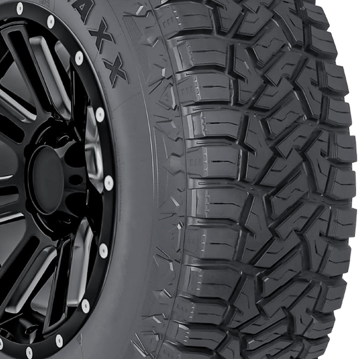 275/60R20 116T XL Light Truck Tire Q95314